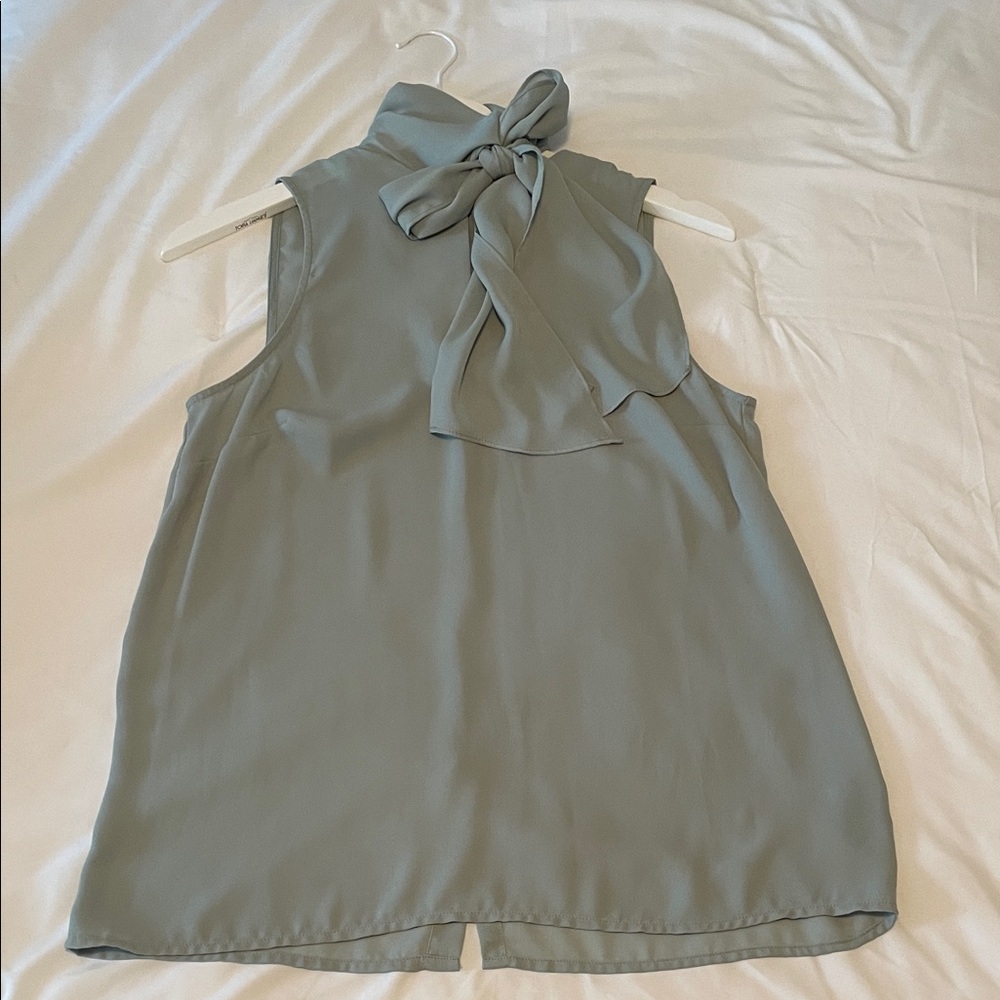 Who What Wear Women’s Sleeveless Tie-Neck Blouse - Sage Green